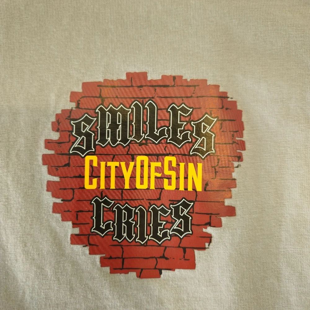 City Of Sin Gray Graphic Tee with Cartoon Design Size S
